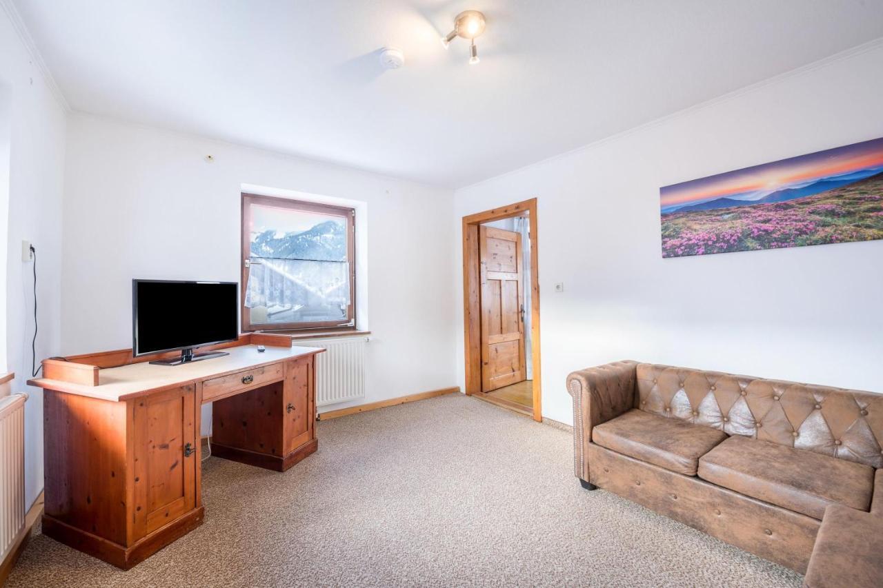 Apartment Maratim Zur Zugspitze Ehrwald Bagian luar foto